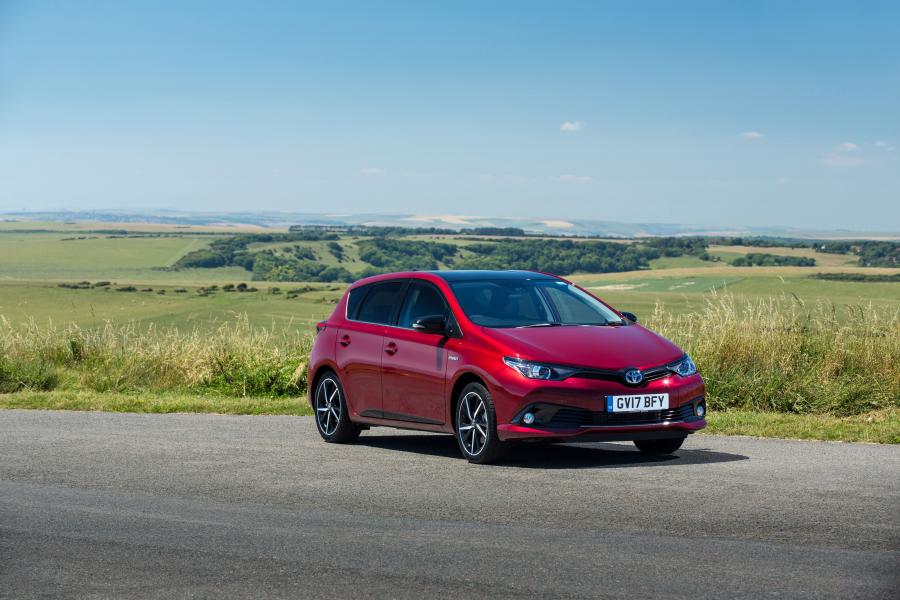  Toyota Auris Hybrid GB25 2017 года  (UK) (фото 16 из 46)